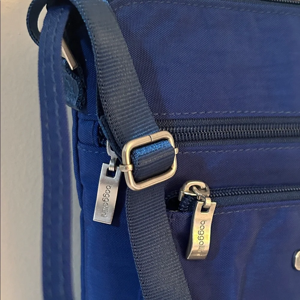 Baggallini Crossbody in Royal Blue